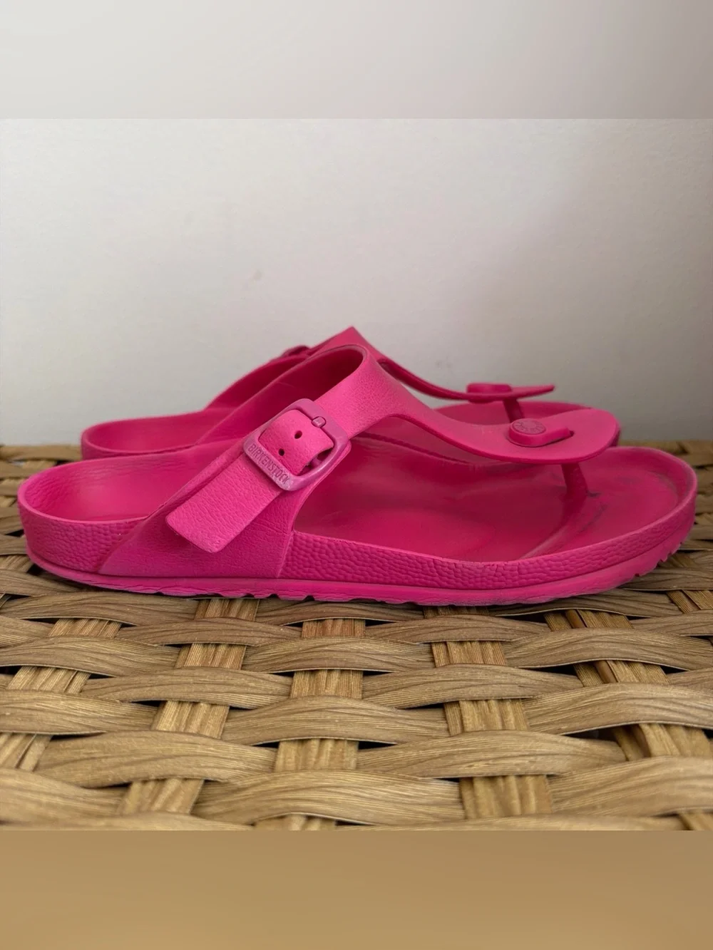 Birkenstock Unisex Gizeh EVA Sandals Vibrant Pink Women’s Size EU 40 / US 9/9.5